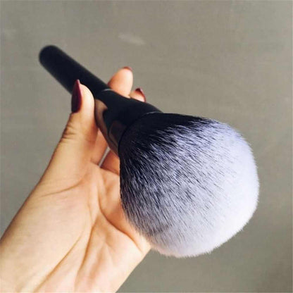 Large Makeup Powder Brush - Lui And Me